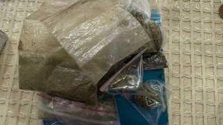 Բացահայտվել է առանձնապես խոշոր չափերով՝  տարբեր տեսակի թմրամիջոցների շրջանառության հերթական դեպքը․ Արարատի մարզի բնակիչը կալանավորվել է